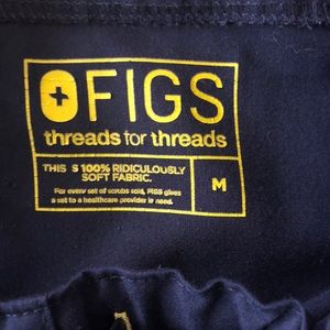 Figs size medium scrub pants. SO COMFY!